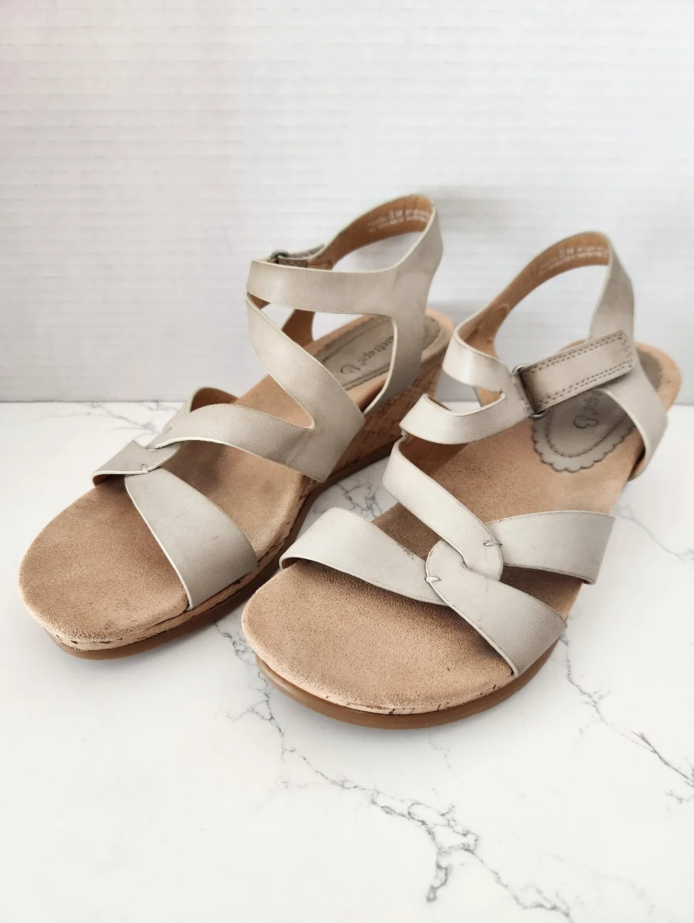 Baretraps Women's Wedge Open Toe‎ Sandals Ankle Straps Beige Tan Size 8